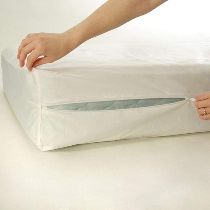 Mattress Protector King, Deluxe Vinyl Zippered Mattress Cover Encasement, Extra Heavy, Waterproof Bed Protector - King Size 80" x 78"