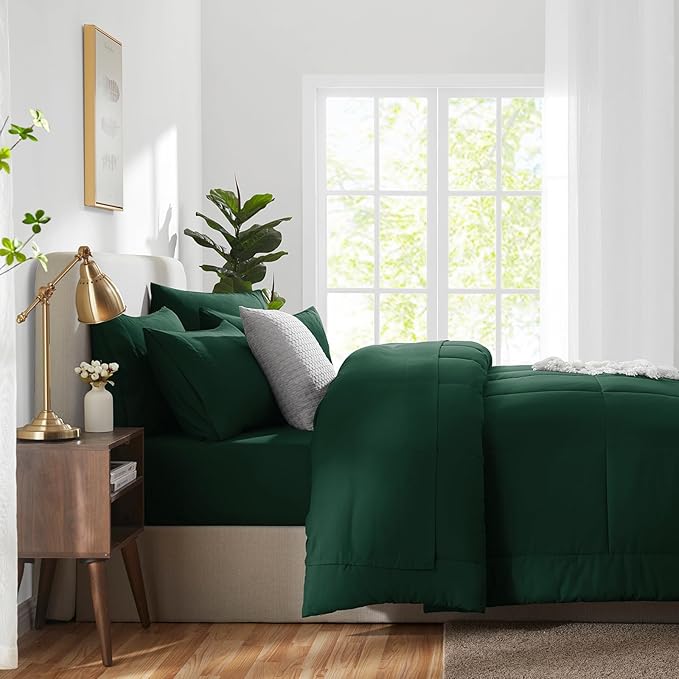 CozyLux Oversized Queen Comforter Sets Emerald Green, 7 Pieces Bed in a Bag, Ultra-Soft All Season Bedding Sets with Stitch Quilted Comforter, Flat Sheet, Fitted Sheet, Pillowcases