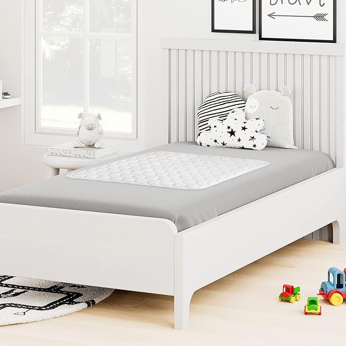 Lynmark® Toddler Potty Training Bed Pads - Soft Waterproof Bedwetting Pee Protector Mat for Kids - Multi-Layer Non-Slip Washable Incontinence Mattress Sheet Absorbs Up to 2000ml - 33" x 27", White