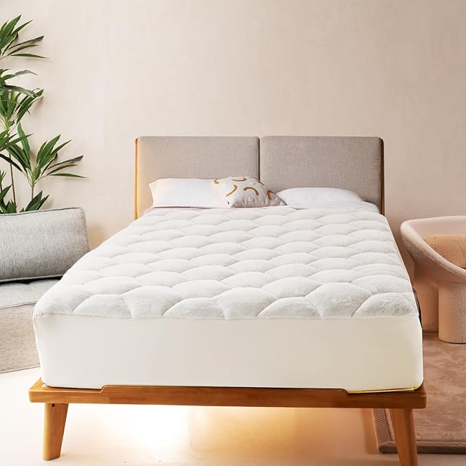 Faux Fur Fitted Mattress Pad Quilted Bottom Sheet, Fluffy Mattress Protector Cover, Luxury Soft Fitted Sheet Mattress Topper with 8-21" Deep Pocket Queen