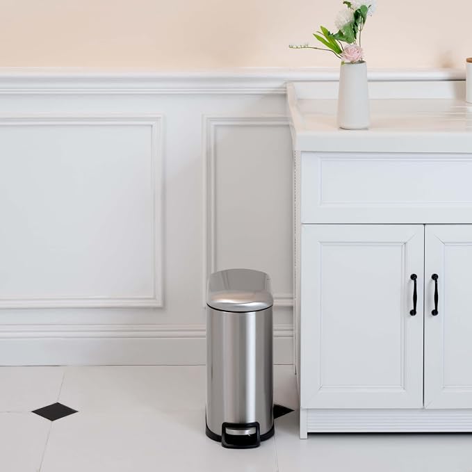 Amazon Basics D-Shaped Small Trash Can with Soft-Close Step Pedal, Removable Inner Bucket, Carrying Handle, Smudge Resistant, 10 l / 2.6 gallon, Silver - Image 6
