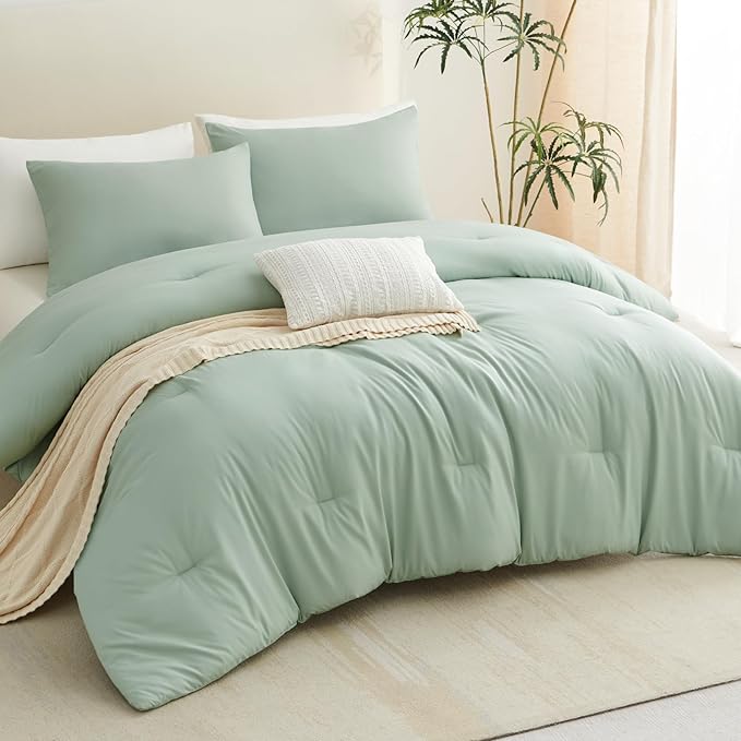 CozyLux Full Size Comforter Set Sage Green, 3 Pieces Solid Breathable Quilted Bedding Sets, Luxury Lightweight Soft Bed Set with Down Alternative Comforter and 2 Pillowcases for All Seasons