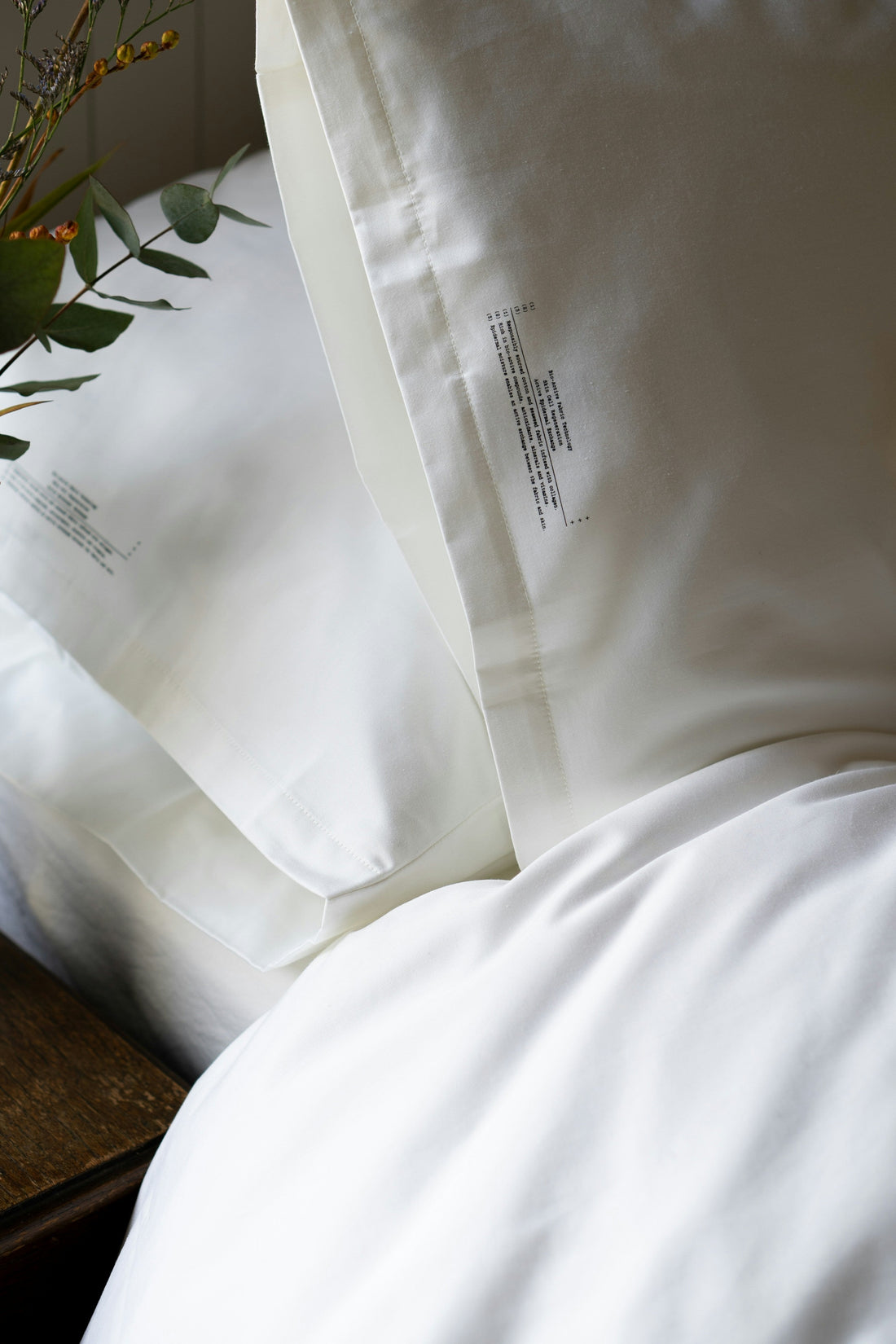 [RESTMENT] The "Microfiber Pillow Shield": How to prevent pillow yellowing and inner core dust mite buildup