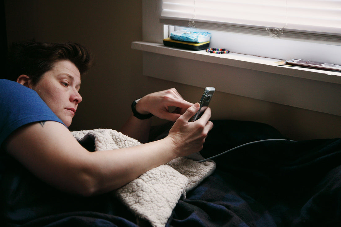 [RESTMENT] The "Bedtime Phone Box Lock": How to eliminate late-night screen scrolling without willpower