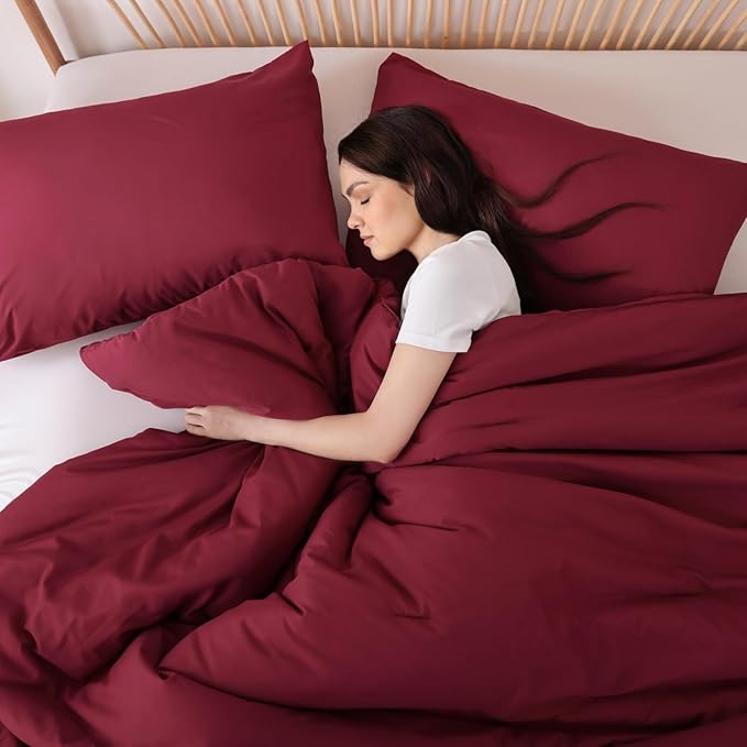 ROSGONIA Oversized King Comforter 128x120, 3pcs Super King Plus (1 Dark Red Comforter & 2 Pillowcases) Lightweight Warm Bedding Set Blanket Quilt