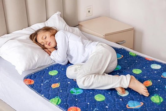 Lynmark® 2x Potty Training Mattress Protector Pee Pad for Kids - Waterproof Toddler Bed Wetting Mat for Toilet Training - Non-Slip Washable Bedwetting Topper Absorbs Up to 2000ml- 35" x 33", Astronaut