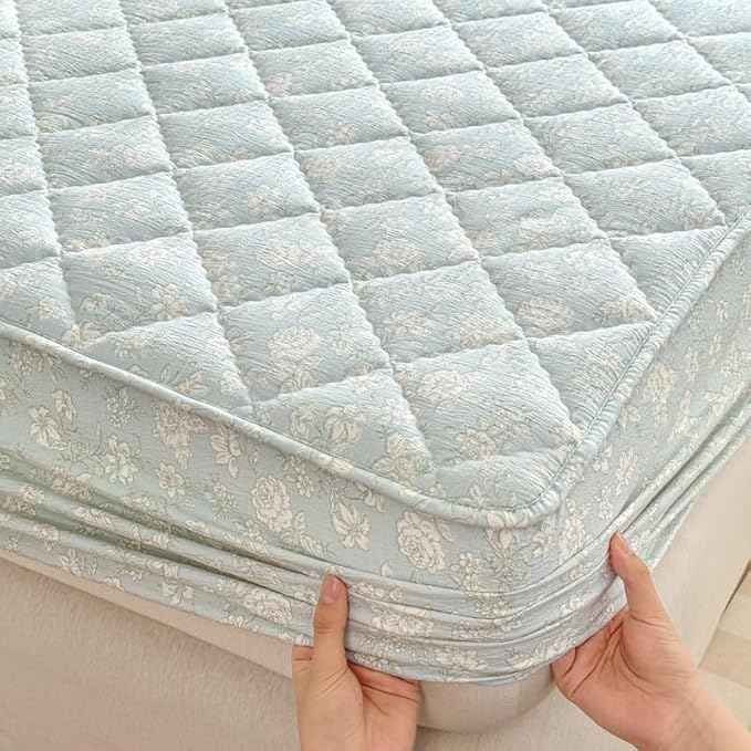 Mattress Protector, Soft Breathable Noiseless Mattress Cover with Stretchable Pockets for 6-11 inches Mattress, Machine Washable (01,King 72"x80")