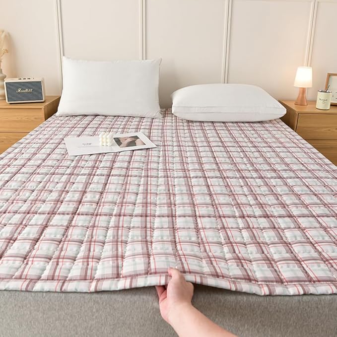 Mattress Pad King，Breathable，Non-Slip Mattress Protector with Elastic Straps，Quilted Mattress Topper Cover for Adults and Kids，Raw Cotton，Washable