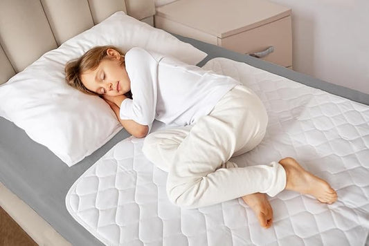 Lynmark?? Toddler Potty Training Bed Pads - Soft Waterproof Bedwetting Pee Protector Mat for Kids - Multi-Layer Non-Slip Washable Incontinence Mattress Sheet Absorbs Up to 2000ml - 33" x 27", White
