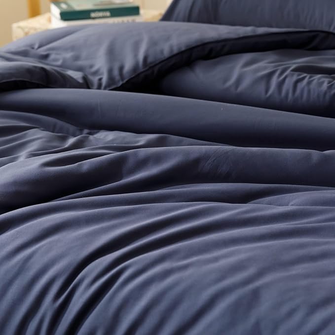 ROSGONIA Oversized King Comforter 128x120, 3pcs Super King Plus (1 Navy Blue Comforter & 2 Pillowcases) Lightweight Warm Bedding Set Blanket Quilts