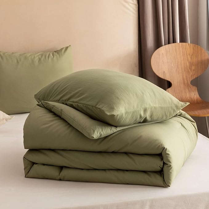 ROSGONIA Alaskan King Comforter 136x120, Olive Green, 1 Extra Large King Size Comforter Oversized & 2 Pillowcases, Lightweight Warm Bedding Set Quilt