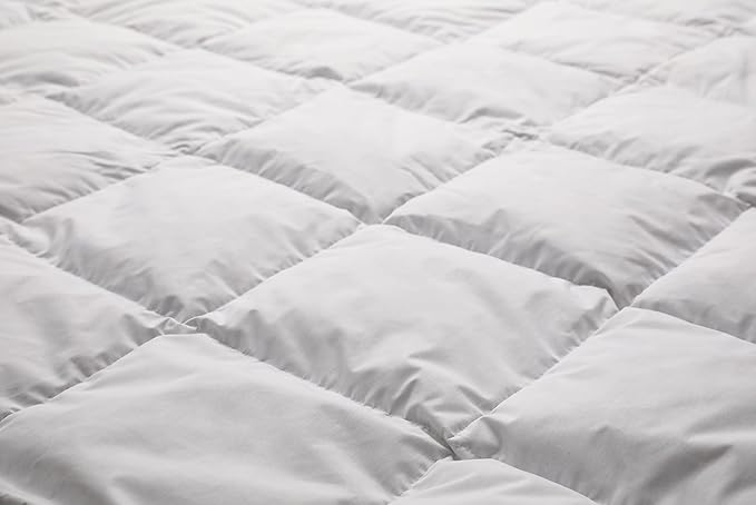 ZOYER Queen Mattress Cover, Quilted Waterproof Mattress Protector Queen Size, Hexagonal Design Mattress Pad Stretches Up to 16 Inches Deep Pocket, Breathable, Extra Soft Mattress Topper (White)