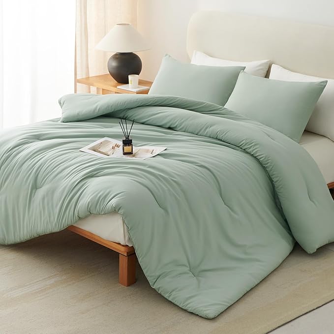 CozyLux Full Size Comforter Set Sage Green, 3 Pieces Solid Breathable Quilted Bedding Sets, Luxury Lightweight Soft Bed Set with Down Alternative Comforter and 2 Pillowcases for All Seasons