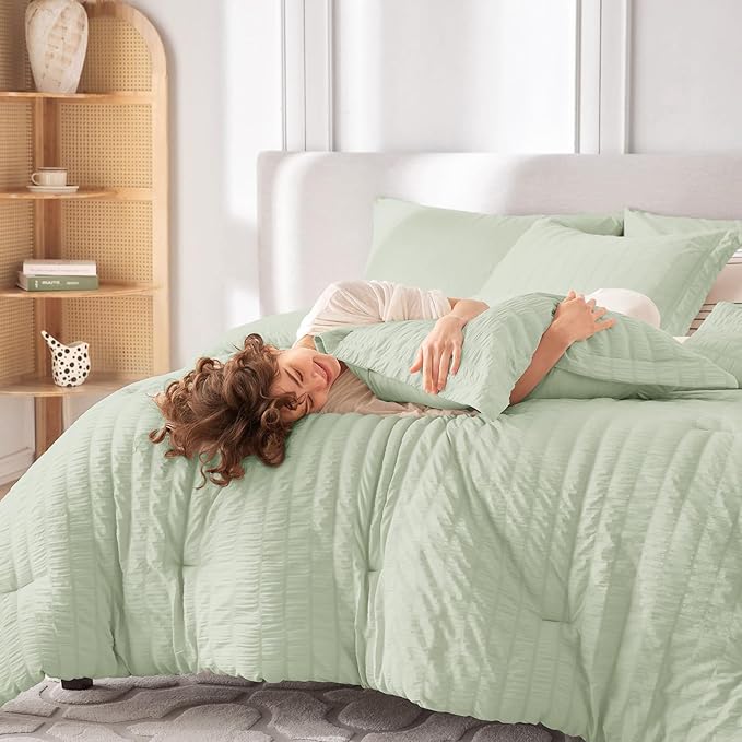 MUXHOMO 7 Pieces King Comforter Set, Seersucker Bed in a Bag King Size, All Season Luxury Bedding Set with Comforter, Flat Sheet, Fitted Sheet, Pillowcases & Shams, Light Green