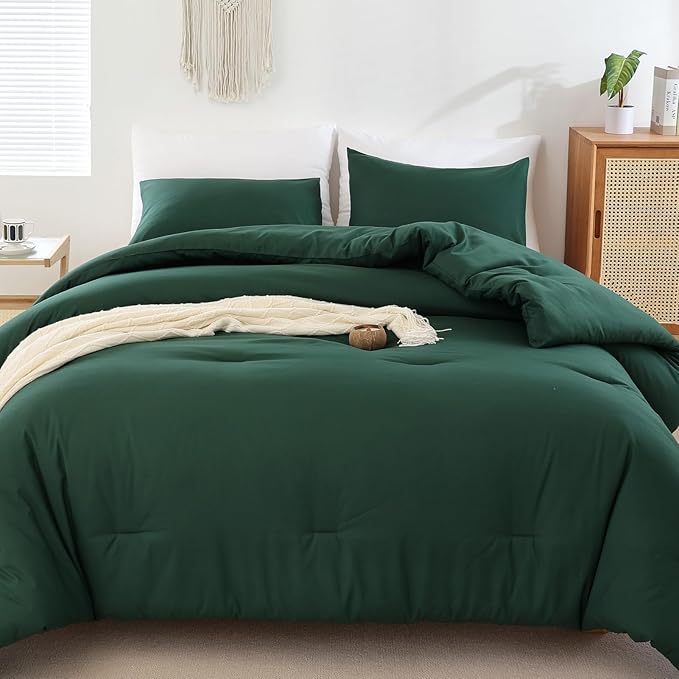 ROSGONIA Oversized King Comforter 120x120, 3pcs Super King Comforter (1 Dark Green Comforter & 2 Pillowcases) Lightweight Warm Bedding Set Quilt
