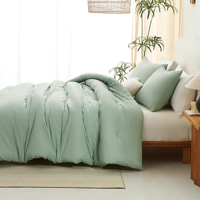 CozyLux Full Size Comforter Set Sage Green, 3 Pieces Solid Breathable Quilted Bedding Sets, Luxury Lightweight Soft Bed Set with Down Alternative Comforter and 2 Pillowcases for All Seasons