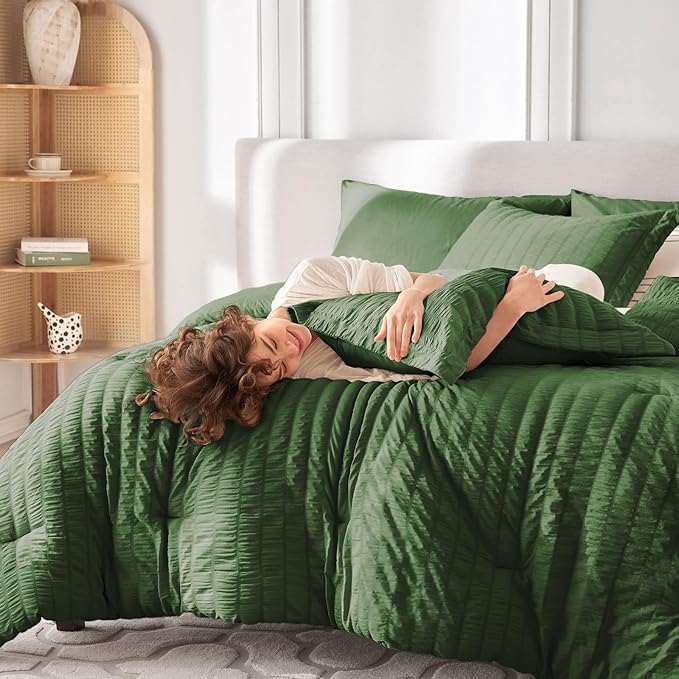 MUXHOMO 7 Pieces Queen Comforter Set, Seersucker Bed in a Bag Queen Size, All Season Luxury Bedding Set with Comforter, Flat Sheet, Fitted Sheet, Pillowcases & Shams, Dark Green
