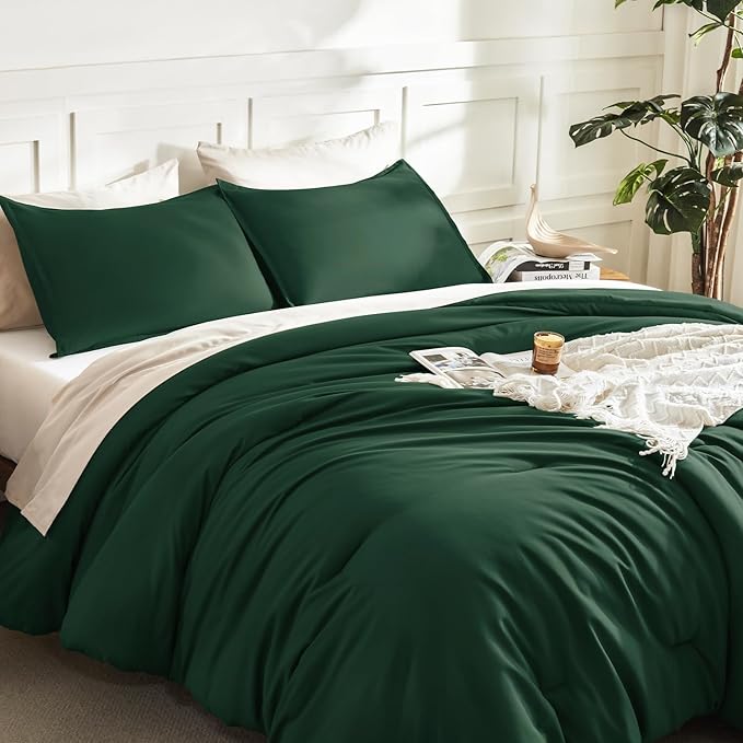 Litanika Comforters Emerald Green Oversized King Size, 3 Pieces Lightweight Solid Bedding Comforter Set, All Season Fluffy Bed Set (120x98In Comforter & 2 Pillowcases)