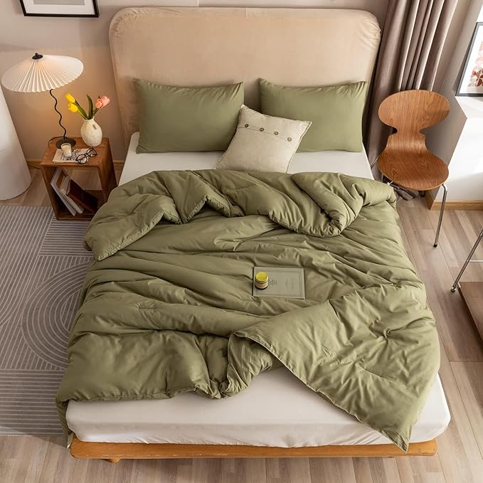 ROSGONIA Alaskan King Comforter 136x120, Olive Green, 1 Extra Large King Size Comforter Oversized & 2 Pillowcases, Lightweight Warm Bedding Set Quilt