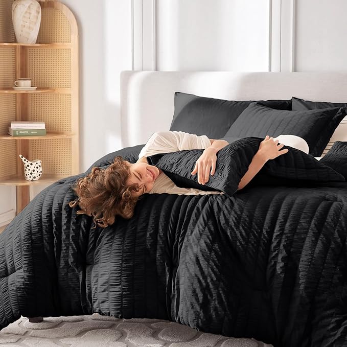 MUXHOMO 5 Pieces Twin Comforter Set, Seersucker Bed in a Bag Twin Size, All Season Luxury Bedding Set with Comforter, Flat Sheet, Fitted Sheet, Pillowcase & Sham, Black