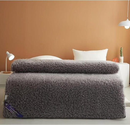 100% Wool Fleece Fitted Mattress Cover Pad with Elastic Bands,Breathable Lamb Wool Mattress,Thicken Pure Wool Bed Topper,Folding Lamb Velvet Mattress,for Twin/Full/Queen/King(Queen, Gray)