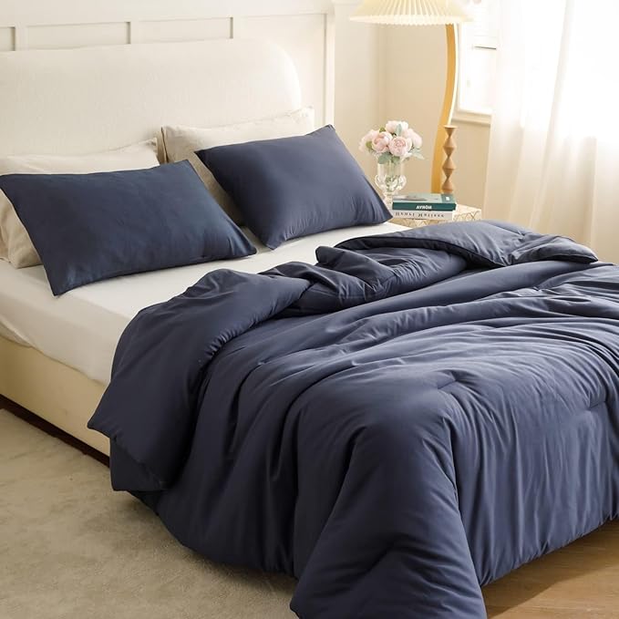 ROSGONIA Oversized King Comforter 120x120, 3pcs Super King Comforter (1 Navy Blue Comforter & 2 Pillowcases) Lightweight Warm Bedding Blanket Quilts