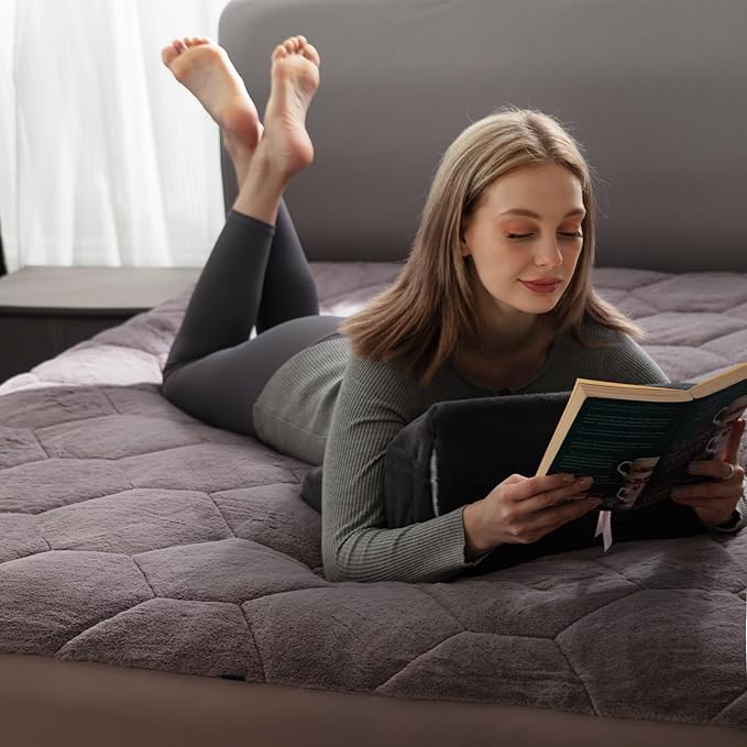 Faux Fur Fitted Mattress Pad Quilted Bottom Sheet, Fluffy Mattress Protector Cover, Luxury Soft Fitted Sheet Mattress Topper with 8-21" Deep Pocket Full