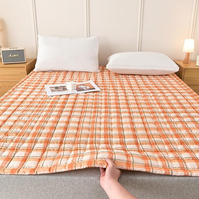 Mattress Pad Twin，Breathable，Non-Slip Mattress Protector with Elastic Straps，Quilted Mattress Topper Cover for Adults and Kids，Raw Cotton，Washable