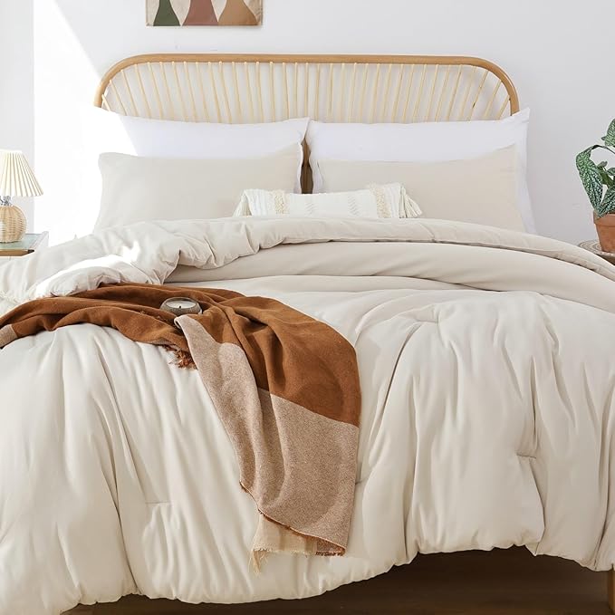 ROSGONIA Alaskan King Comforter 136x120, Beige, 1 Extra Large King Size Comforter Oversized & 2 Pillowcases, Lightweight Warm Bedding Set Quilt