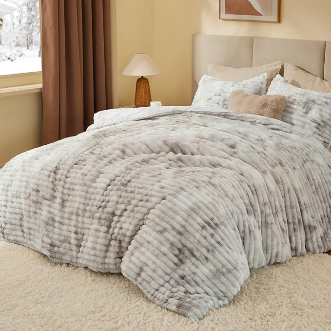 BEDELITE Fleece Queen Comforter Set -Super Soft & Warm Fluffy Grey&White Bedding, Luxury Fuzzy Heavy Bed Set for Winter with 2 Pillow Cases