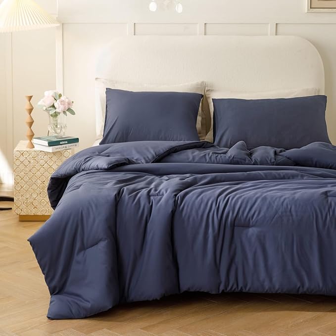 ROSGONIA Oversized King Comforter 120x120, 3pcs Super King Comforter (1 Navy Blue Comforter & 2 Pillowcases) Lightweight Warm Bedding Blanket Quilts