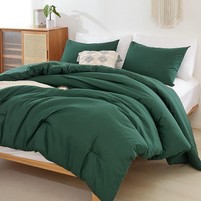 ROSGONIA Oversized King Comforter 120x120, 3pcs Super King Comforter (1 Dark Green Comforter & 2 Pillowcases) Lightweight Warm Bedding Set Quilt