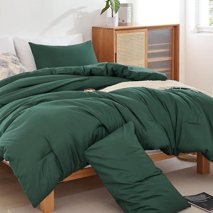 ROSGONIA Queen Comforter Set Emerald Green, 3pcs (1 Boho Dark Forest Green Comforter & 2 Pillowcases), All Season Blanket Lightweight Bedspreads Quilt