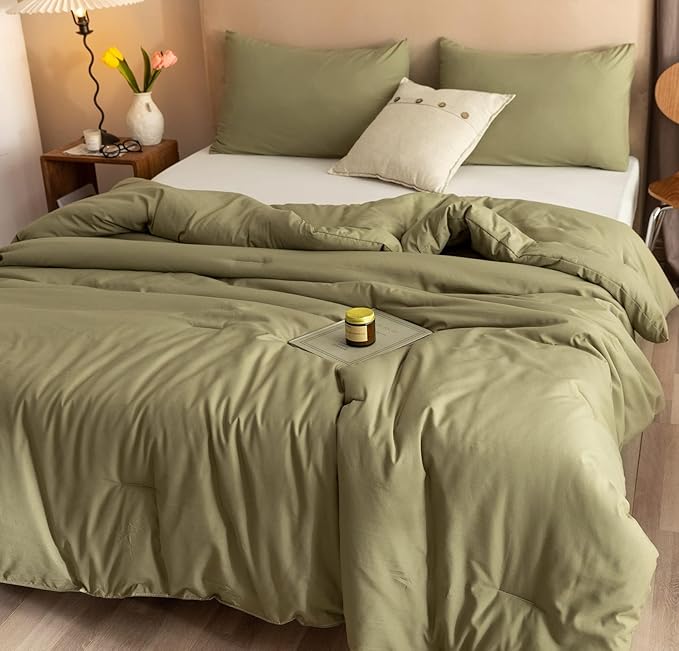 ROSGONIA Alaskan King Comforter 136x120, Olive Green, 1 Extra Large King Size Comforter Oversized & 2 Pillowcases, Lightweight Warm Bedding Set Quilt