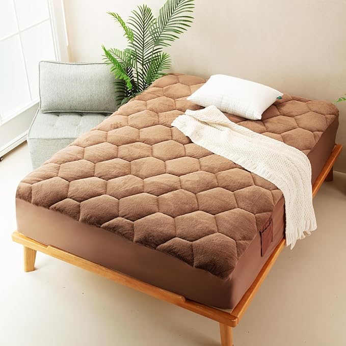 Faux Fur Mattress Pad Quilted Fitted Mattress Cover, Fluffy Warm Soft Breathable Mattress Protector, Mattress Topper with 8-21" Deep Pocket (Khaki, King)