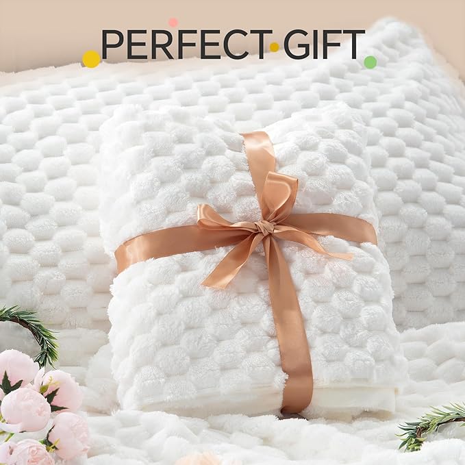 BEDELITE Fluffy Queen Comforter Set - Bright White Fleece Soft Comforter for Queen Size Bed, Luxury Warm Bedding Set for Winter, Fuzzy Bed Set 3 Pieces (1 Comforter, 2 Pillowcases)