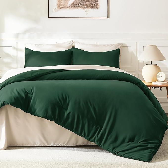 Litanika Oversized King Comforters Emerald Green Super King Plus Size, 3 Pieces Lightweight Solid Bedding Comforter Set, All Season Fluffy Bed Set (128x120In Comforter & 2 Pillowcases)