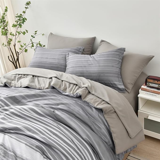KAKIJUMN 7 Piece Bed in a Bag Stripe Comforter Set King Size, White Grey Patchwork Striped Comforter and Sheet Set, All Season Soft Microfiber Complete Bedding Set(Light Grey,King)