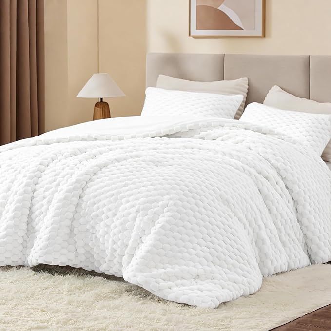 BEDELITE Fluffy Twin Comforter Set - Bright White Fleece Soft Comforter for Twin Size Bed, Luxury Warm Bedding Set for Winter, Fuzzy Bed Set 2 Pieces (1 Comforter, 1 Pillowcase)