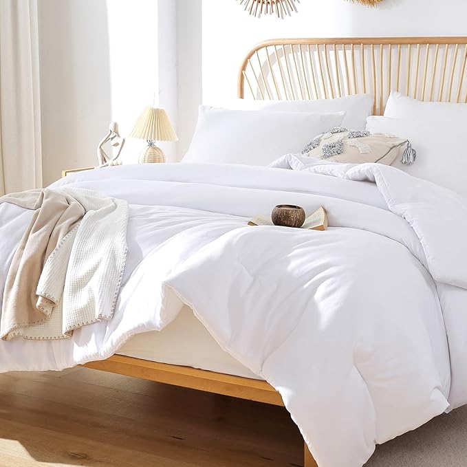 ROSGONIA Alaskan King Comforter 136x120, White, 1 Extra Large King Size Comforter Oversized & 2 Pillowcases, Lightweight Warm Bedding Set Quilt