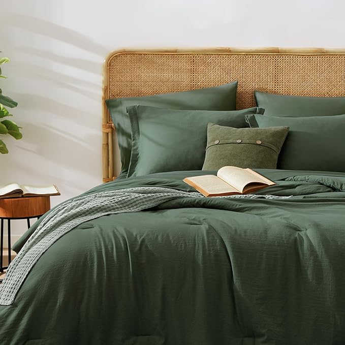 WRENSONGE Queen Comforter Set - 7 Pieces Deep Forest Soft Bed in a Bag Queen with Fitted Sheet, Flat Sheet, 2 Pillow Shams, and 2 Pillowcases- Warm Bedding Sets for All Season