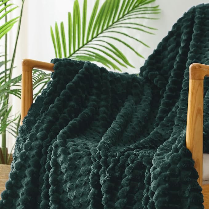 Exclusivo Mezcla Fleece California King Blanket for Bed, Oversized Fuzzy Forest Green Bed Blankets, Soft Cozy Plush Sofa Throws for All Seasons, 120x120 Inches
