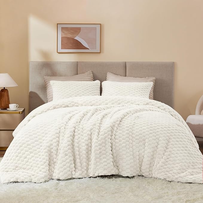 BEDELITE Fluffy King Size Comforter Set - Cream White Fleece Soft Comforter for King Size Bed, Luxury Warm Bedding Set for Winter, Fuzzy Bed Set 3 Pieces (1 Comforter, 2 Pillowcases)