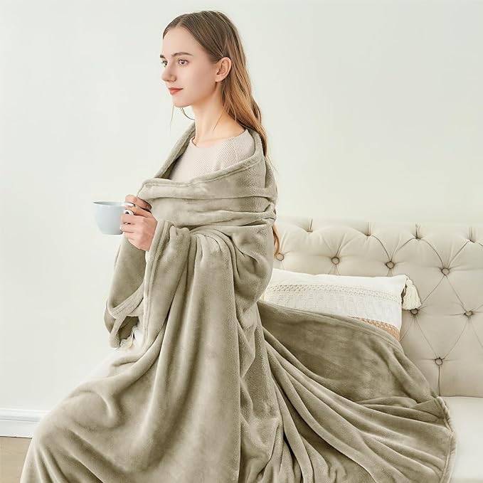 BEDELITE Fleece Blanket Twin Size Oatmeal Throw Blankets for Couch & Bed, Luxury Plush Cozy Fuzzy Blanket 60x80 inches, Super Soft Warm Lightweight Throw Blanket for Travel Camping