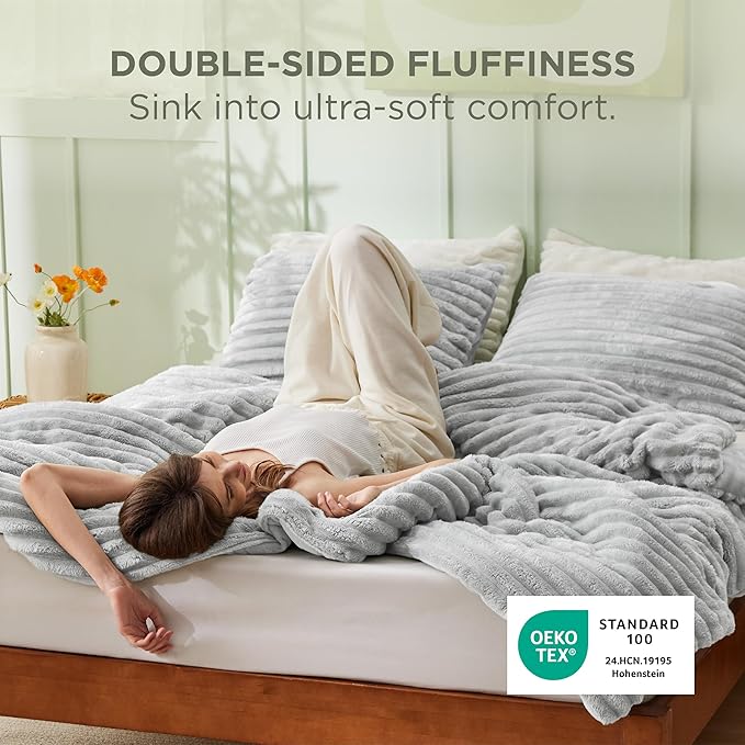 Bedsure Comforter Set Queen Size - GentleSoft™ 3 Pieces Double-Side Fleece Fluffy Light Grey Comforter Set, Cozy Striped Room Decor Aesthetic, Luxury Bedding Queen Size, 2 Pillowcases, 90x90 Inches