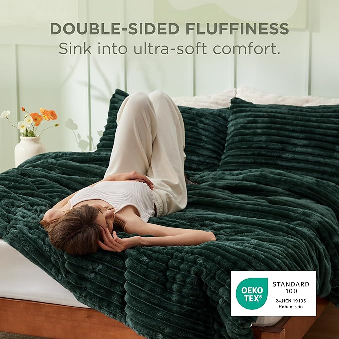 Bedsure King Comforter - GentleSoft™ 3 Pieces Double-Side Fleece Fluffy Emerald Comforter Set, Cozy Striped Room Decor Aesthetic, Luxury King Size Bedding with 2 Pillowcases, 104x90 Inches