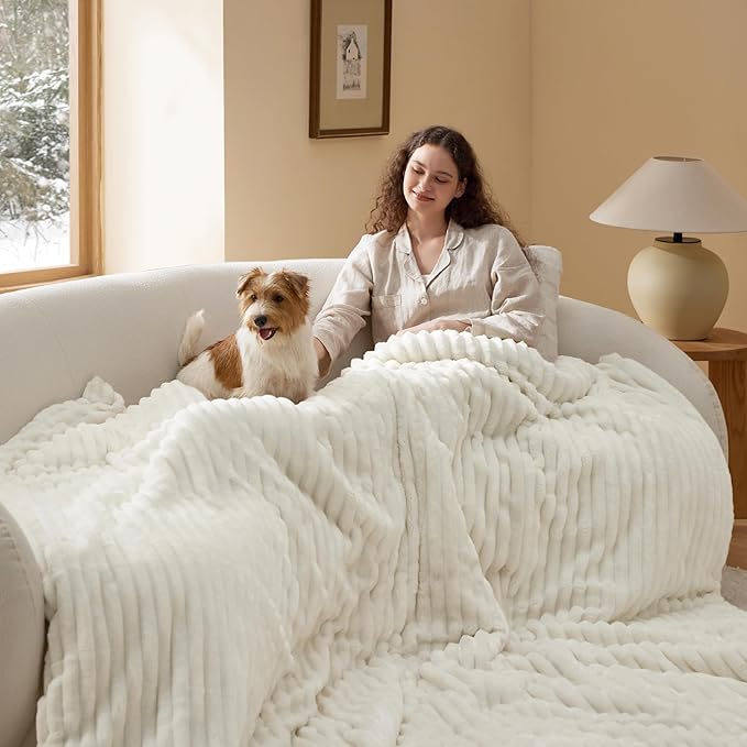 Bedsure King Comforter - GentleSoft™ 3 Pieces Double-Side Fleece Fluffy White Comforter Set, Cozy Striped Room Decor Aesthetic, Luxury King Size Bedding with 2 Pillowcases, 104x90 Inches