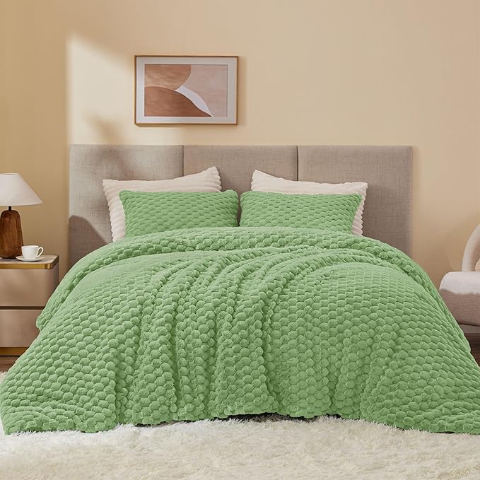 BEDELITE Fluffy Twin Comforter Set - Grass Green Fleece Soft Comforter for Twin Size Bed, Luxury Warm Bedding Set for Winter, Fuzzy Bed Set 2 Pieces (1 Comforter, 1 Pillowcase)