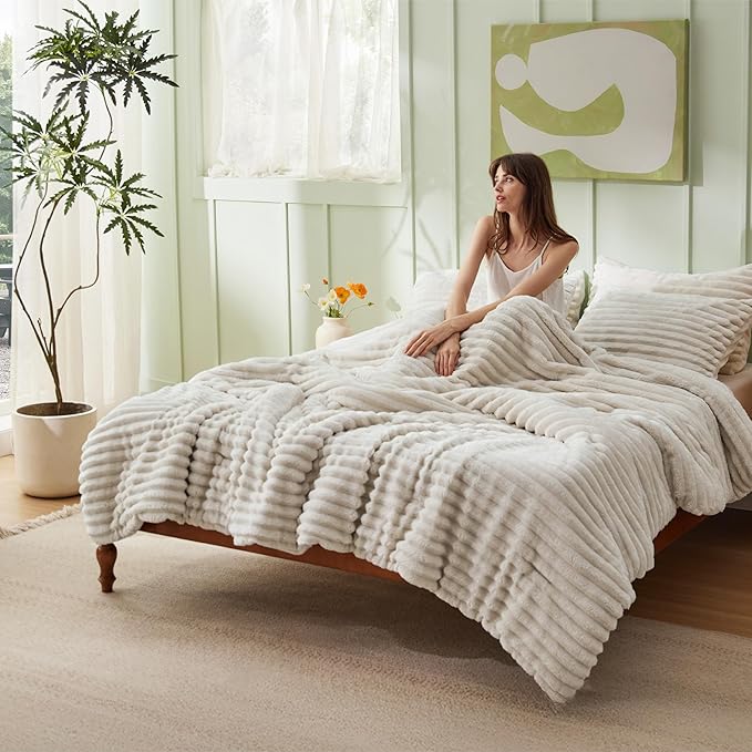 Bedsure King Comforter - GentleSoft™ 3 Pieces Double-Side Fleece Fluffy Linen Comforter Set, Cozy Striped Room Decor Aesthetic, Luxury King Size Bedding with 2 Pillowcases, 104x90 Inches