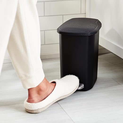 Amazon Basics Compact Plastic Bathroom Trash Can with Soft-Close Lid, Hands-Free Foot Pedal, Removable Inner Bucket, 6L / 1.6 Gallon, Black - Image 7